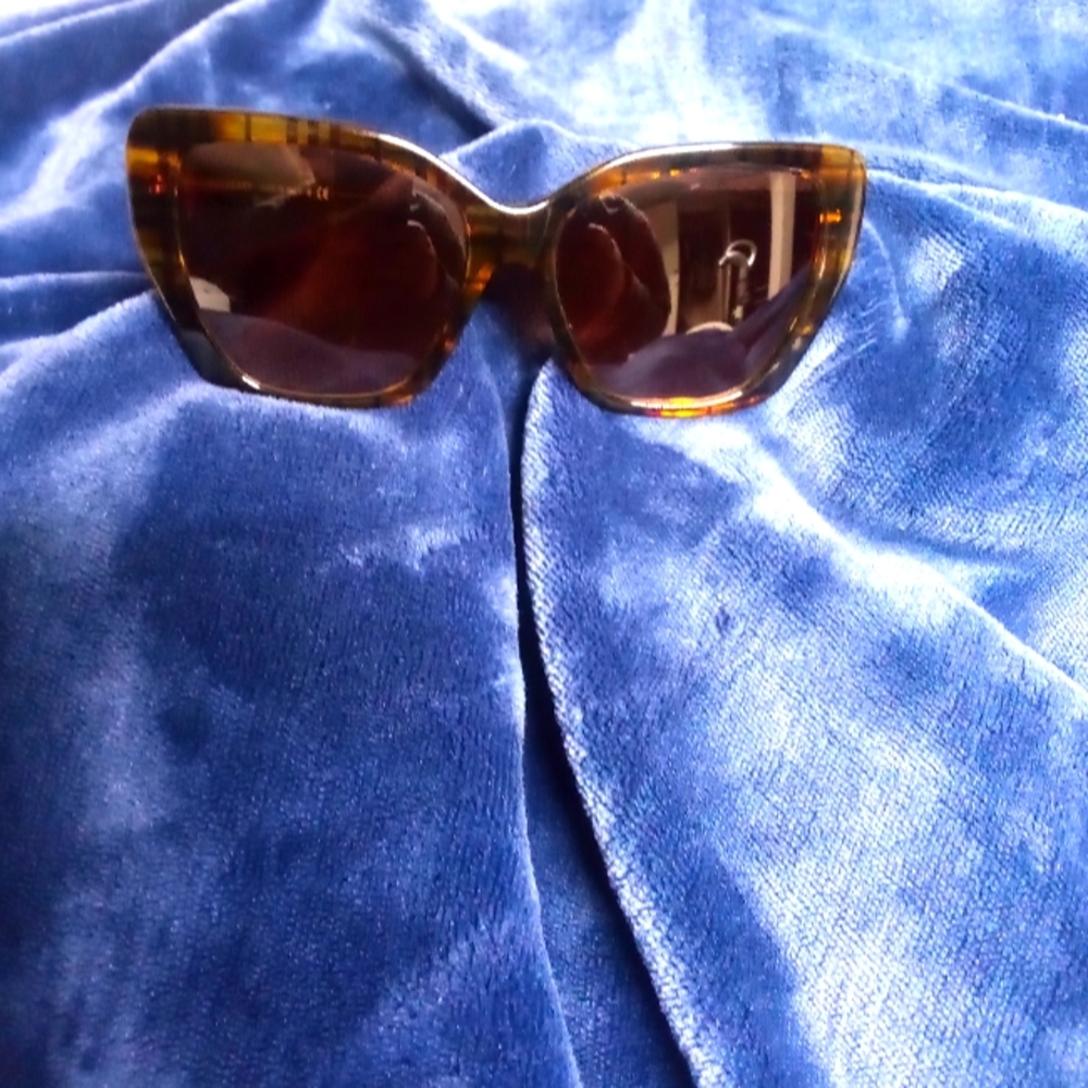 Burberry sunglasses 😎